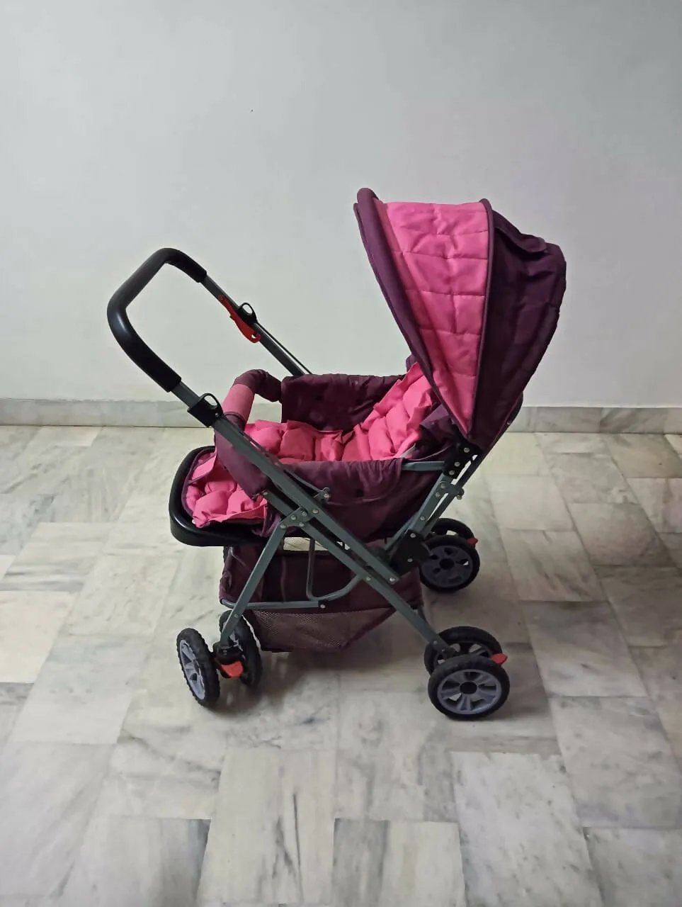 BABYHUG Cocoon Stroller With Mosquito Net & Reversible Handle