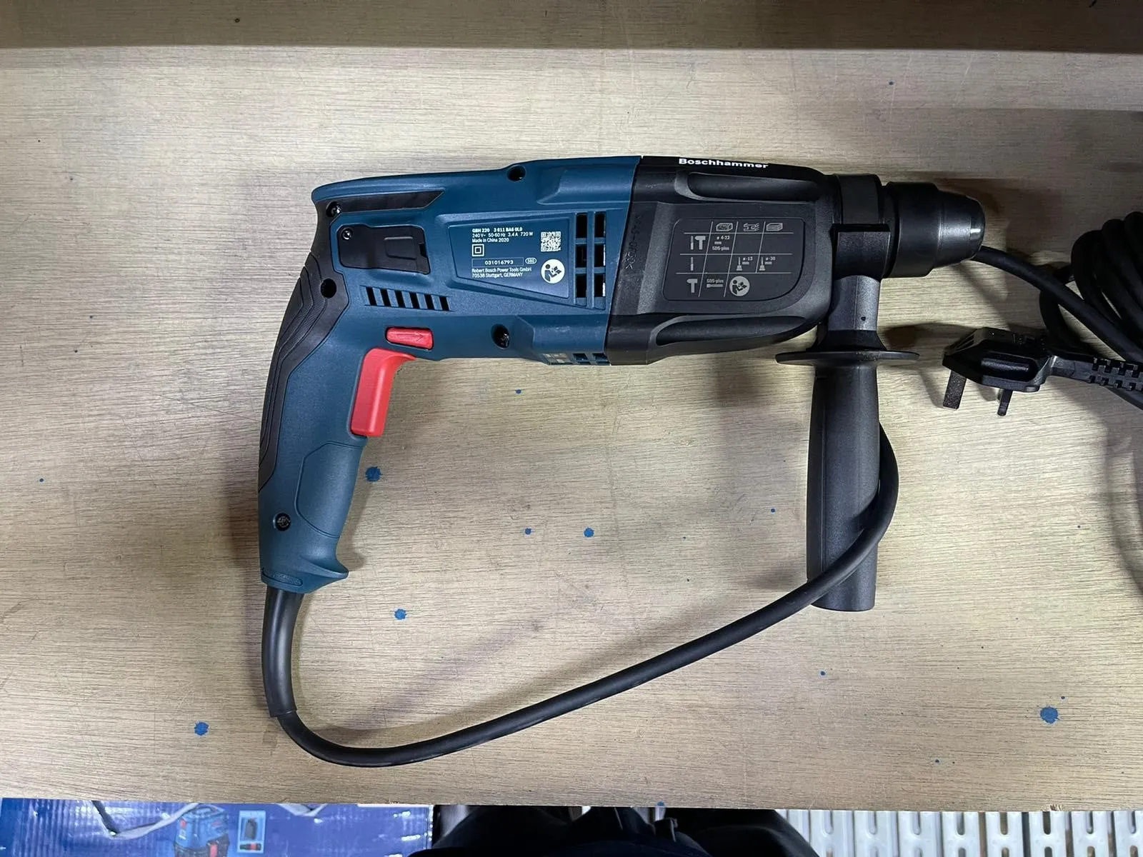 Bosch GBH220 Rotary Hammer with SDS Plus, 3in1 Mode, 720W, 2000rpm, 2.3kg, 240V | Model : B-GBH220