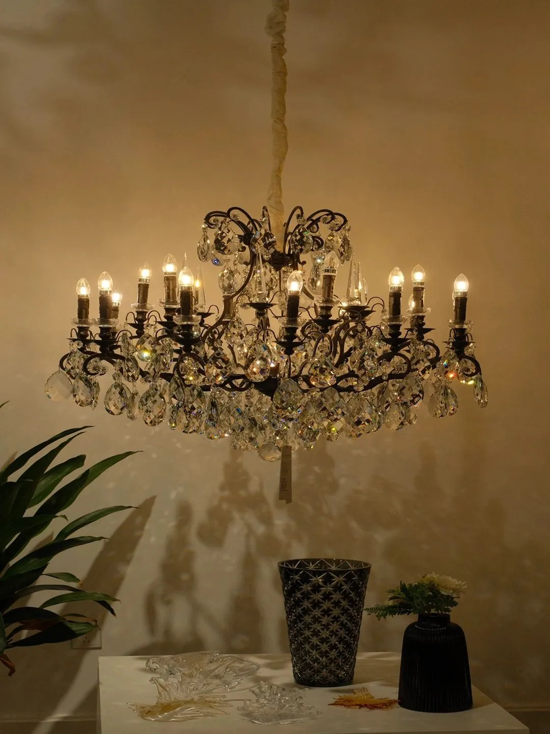 Classic European-style New Crystal Chandelier in Black Finish