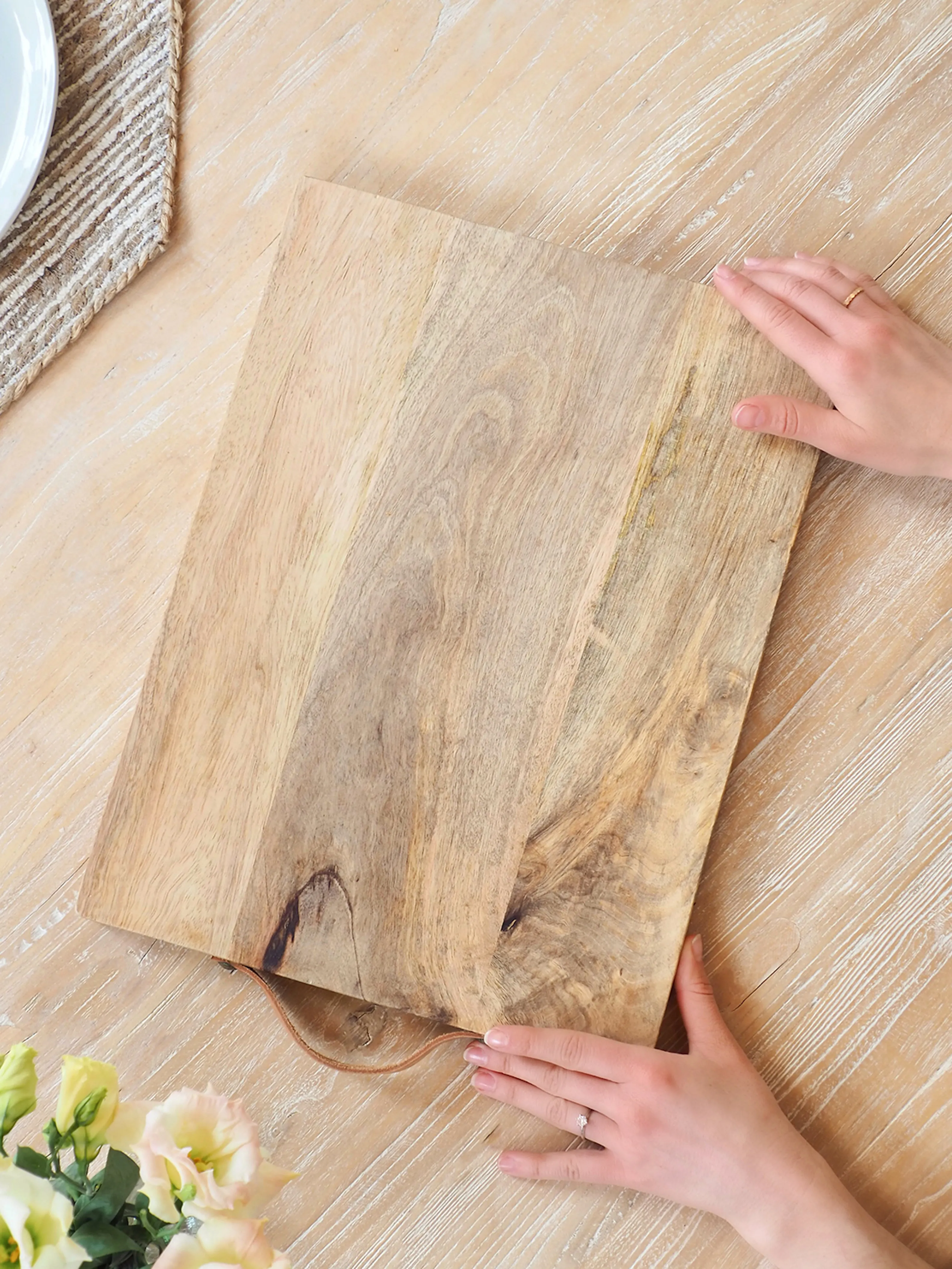 Eliot Cutting Board w/ Leather Handle