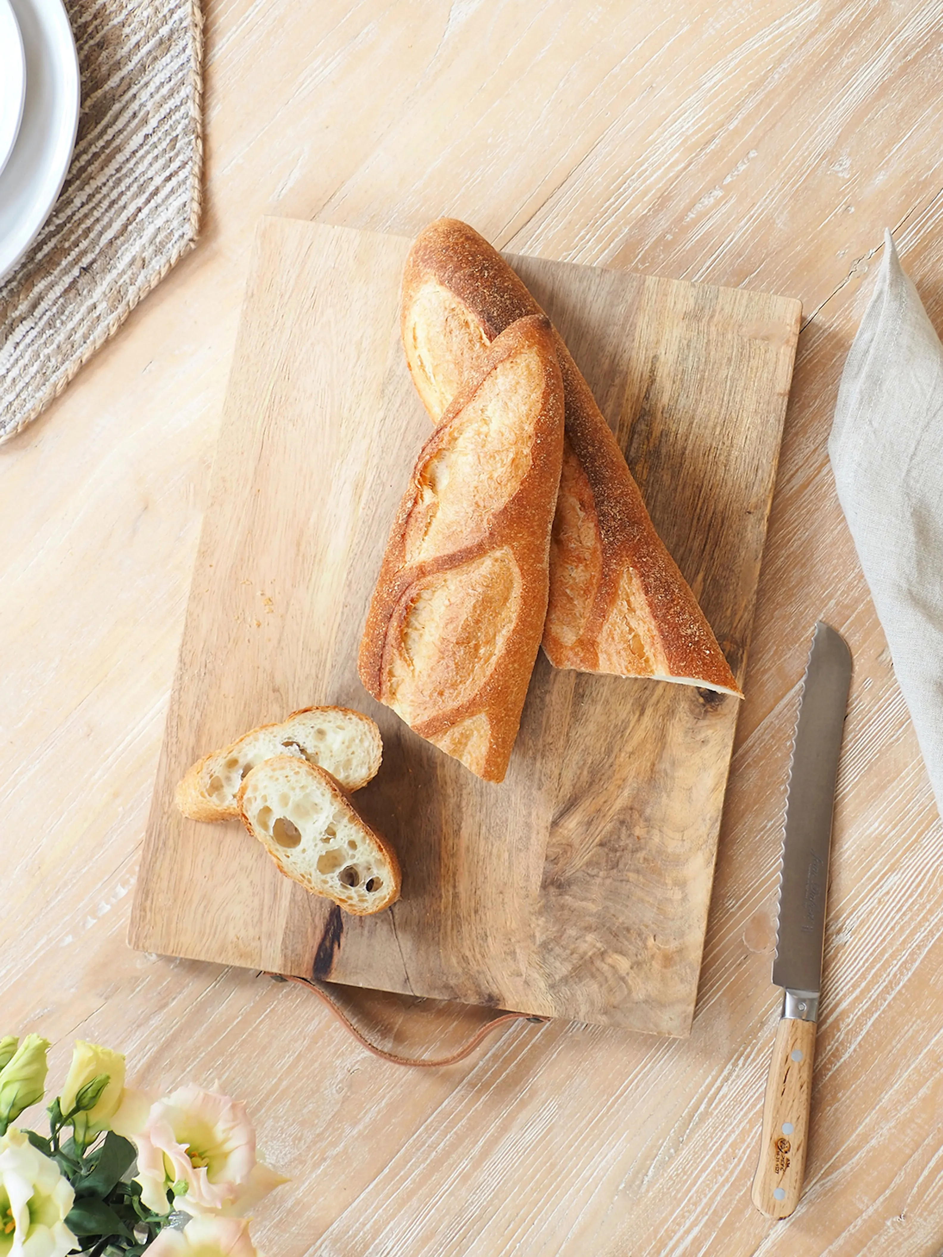 Eliot Cutting Board w/ Leather Handle