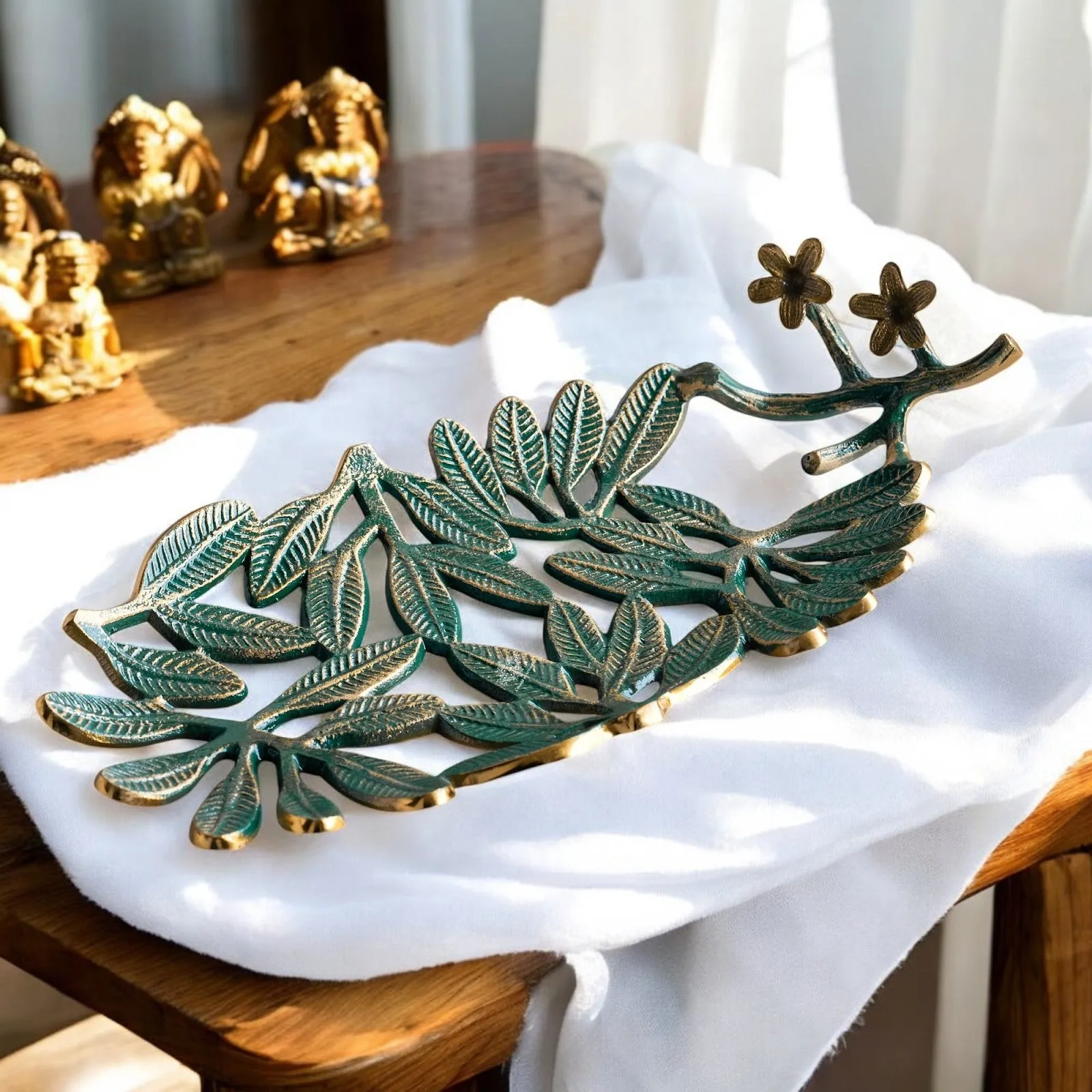 Indian Art Villa Brass Finish Green Banana Leaf Design Decorative Tray – 40 cm, Elegant Oval Shaped Centerpiece for Home Décor And Table Decoration