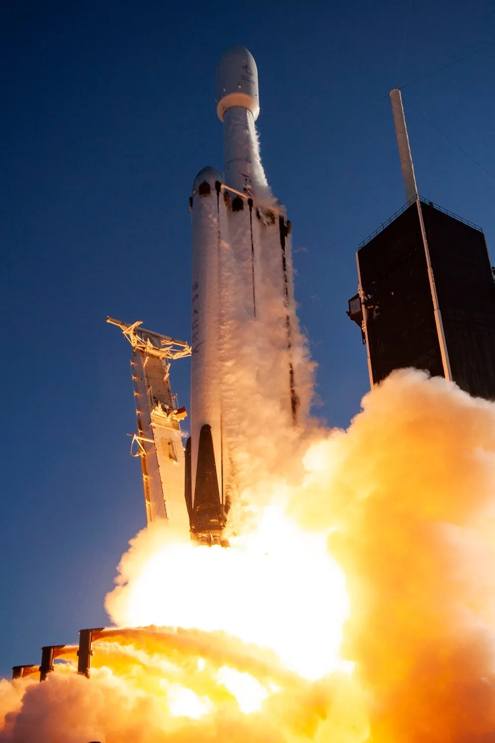 NASA Space X Model Rocket Falcon Super Heavy Spacecraft Model Desk Top Display.