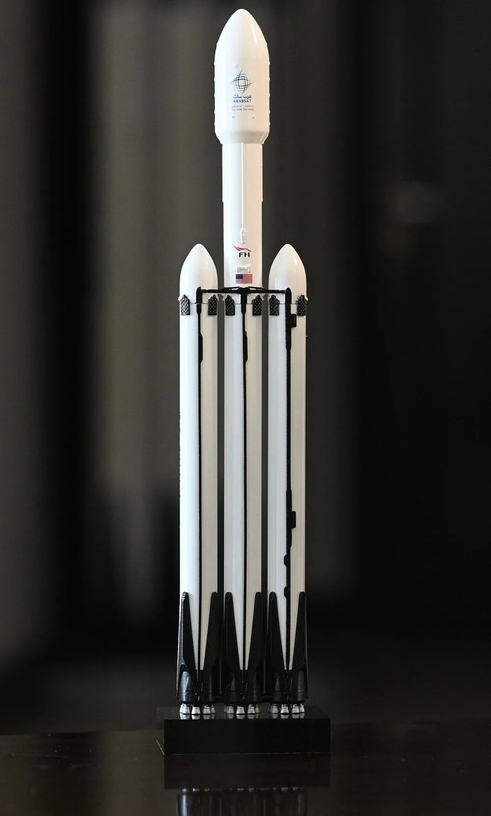 NASA Space X Model Rocket Falcon Super Heavy Spacecraft Model Desk Top Display.