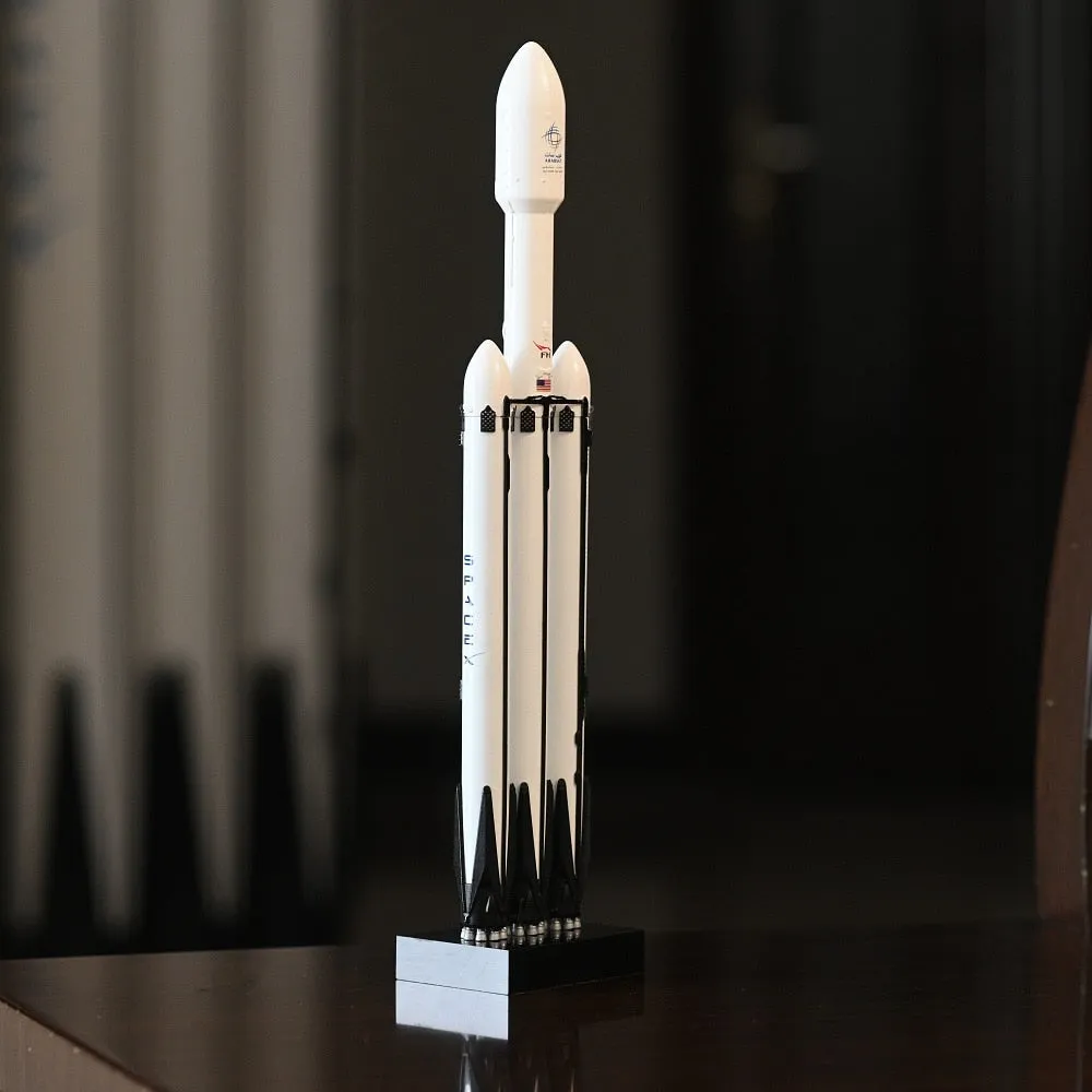 NASA Space X Model Rocket Falcon Super Heavy Spacecraft Model Desk Top Display.