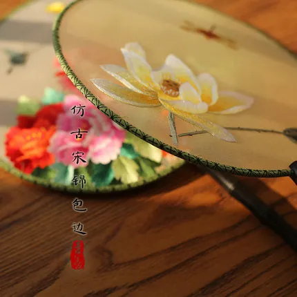 Suzhou Embroidery Hand-made Double-sided Embroidery Fan Chinese Style Sandalwood Real Silk Palace Fan 0063